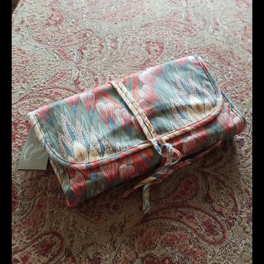 NEW Celebrity Travel Organizer - Picture 1 of 10